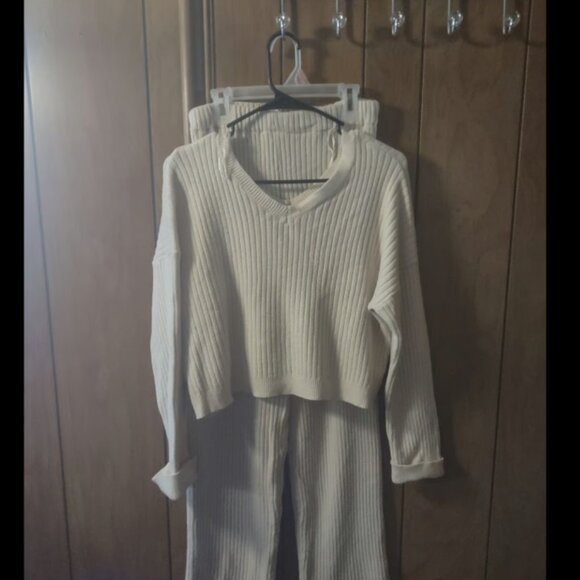 Women's Sincerely Jules Large Sweater Set - Picture 1 of 5